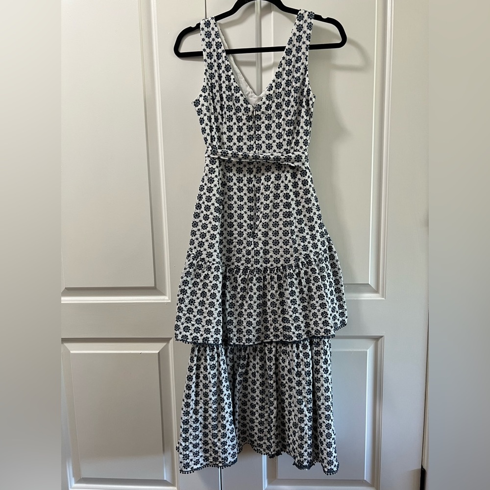 Blue and white floral Taylor midi dress, size 4 - Picture 4 of 5